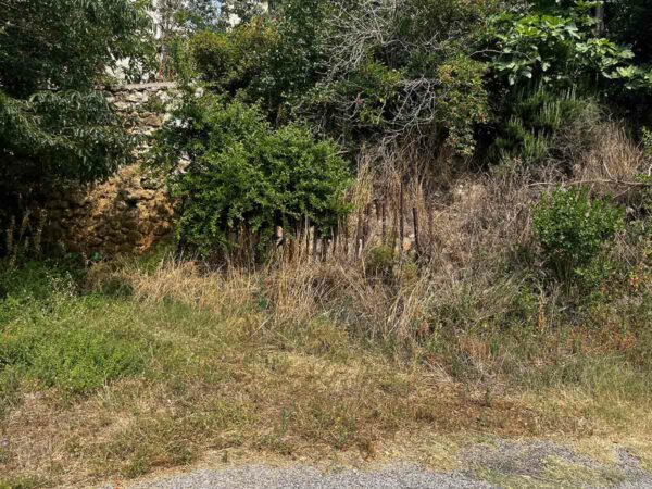 CSE MACONNERIE Serge Colas - Maçon à Orange Dans Le Vaucluse - Création D'un Mur De Soutènement Chez Un Particulier Avec Longrine De Départ En Béton, Agglos à Bancher De 25 Cm Et Poteaux Coffrés.