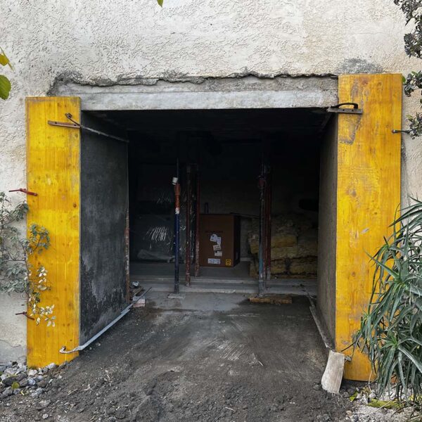 CSE MACONNERIE Serge Colas - Maçon à Orange dans le Vaucluse - Agrandissement d'une ouverture existante pour cette maison à 3 étages