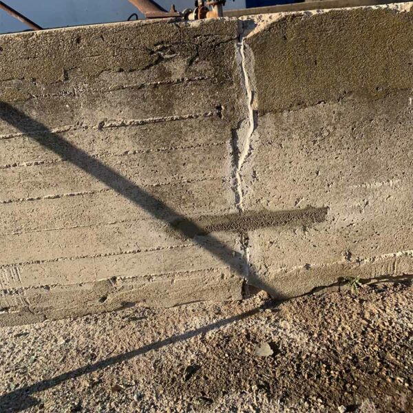 CSE MACONNERIE Serge Colas - Maçon à Orange dans le Vaucluse - Agrafage d'un mur existant pour éviter qu'il ne tombe