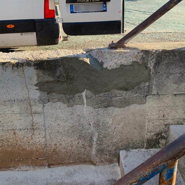 CSE MACONNERIE Serge Colas - Maçon à Orange dans le Vaucluse - Agrafage d'un mur existant pour éviter qu'il ne tombe