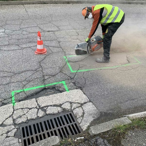 CSE MACONNERIE Serge Colas - Maçon à Orange dans le Vaucluse - Raccord de sol routier avec produit à séchage rapide (1 heure)