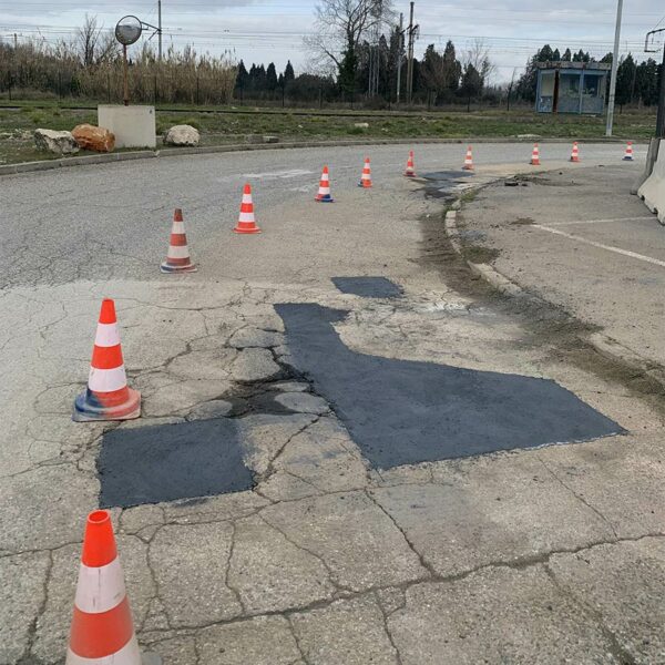 CSE MACONNERIE Serge Colas - Maçon à Orange dans le Vaucluse - Raccord de sol routier avec produit à séchage rapide (1 heure)