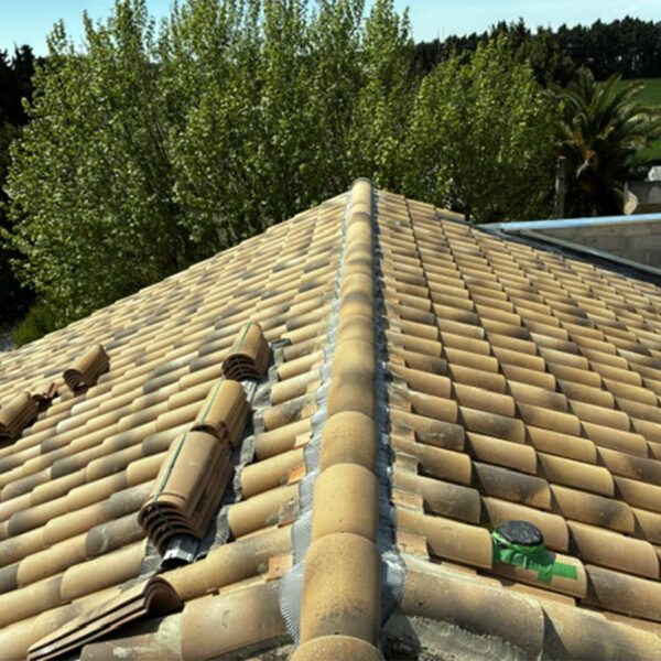 Réfection de couverture avec tuiles mécaniques zinc et solin plomb à orange