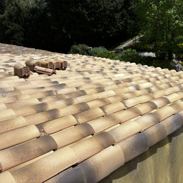 Réfection de couverture avec tuiles mécaniques zinc et solin plomb à orange