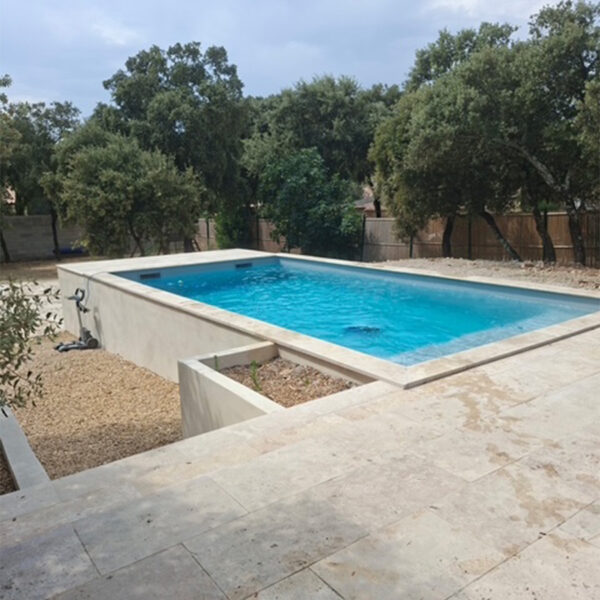Réfection de margelles et carrelage autour de piscine en eau dans le vaucluse